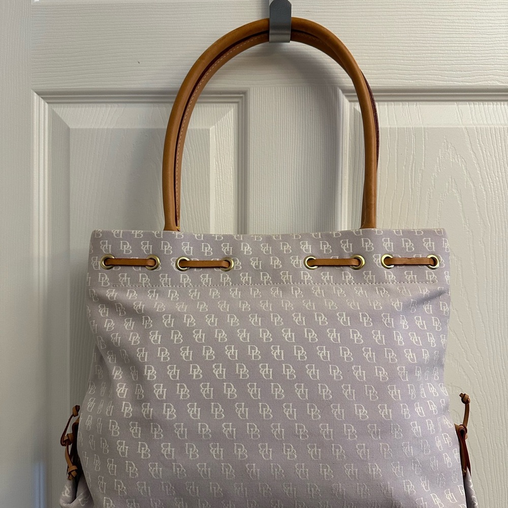 Dooney & Bourke EUC Lavender and Tan Signature Tote Bag - Picture 2 of 7